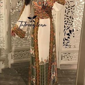 Palestinian thobe from tatreez 1